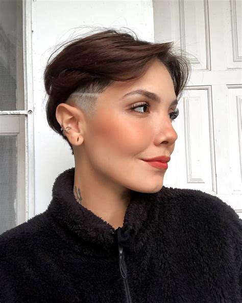 CORTE CURTO COM SIDECUT ️ CORTE FEMININO .